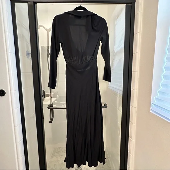 ASOS DESIGN cut out midi shirt dress with knot front detail in black - Picture 3 of 3